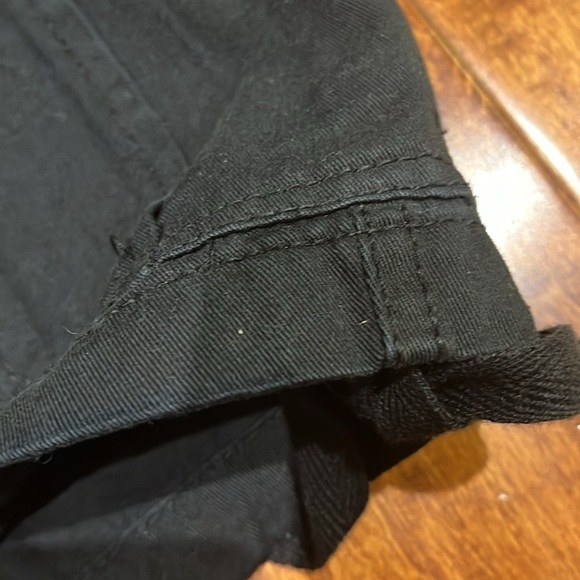 NWOT Adam Levine Cargo Shorts with Adjustable
Twill Belt Utility Pocket Size 32 - Picture 9 of 10